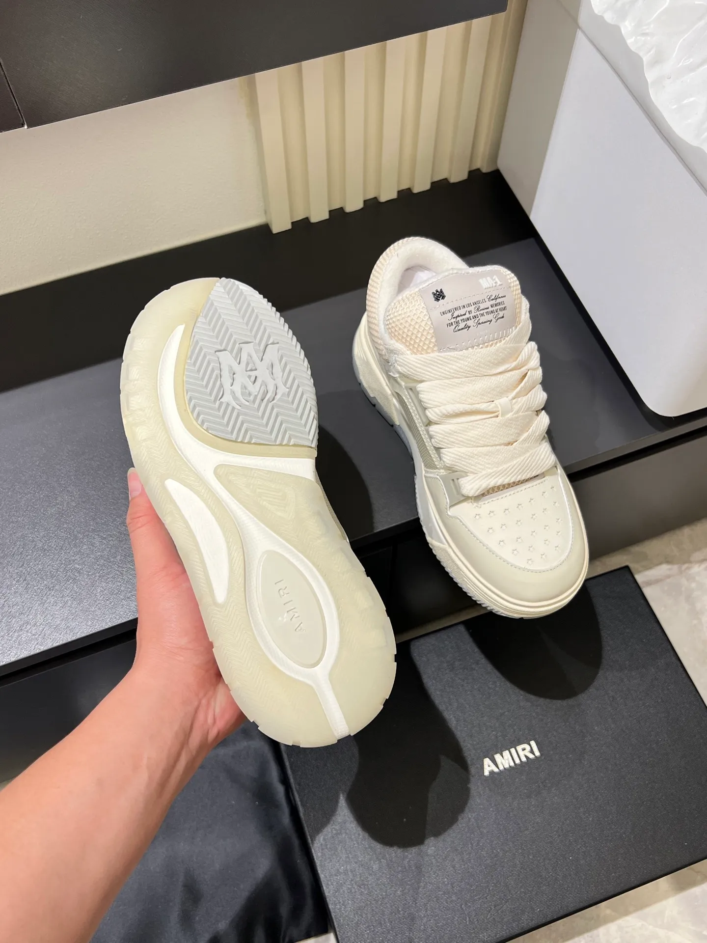 Men's shoes 💰p680 [AMIRI] 2025 spring and summer series new sneakers, new 🆕 bread shoes, bread shoes have a very special big tongue design, thickened outsole, rounded toe, oversized rubber sole and perforated star details, whoever wears them will look better! The appearance is responsible, the feet are retro and handsome! Size: 38-45